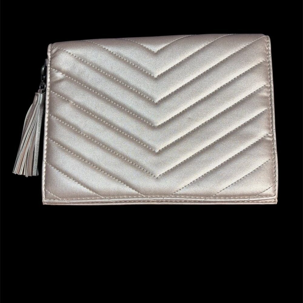 NEIMAN MARCUS VINTAGE SILVER METALLIC QUILTED LEATHER CLUTCH EUC